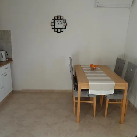Mirko Ljubac Apartment Razanac
