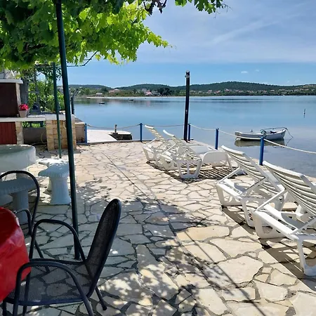 Mirko Ljubac Apartmán Ražanac