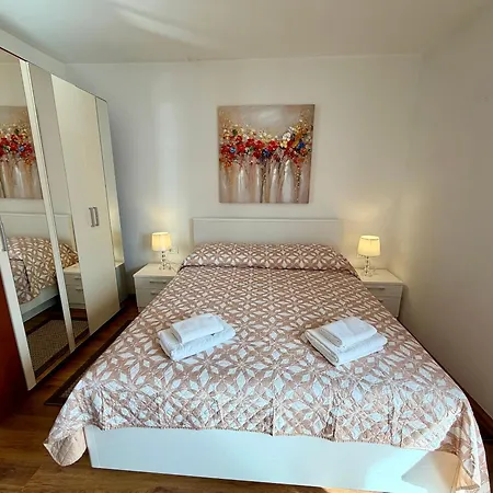 Mirko Ljubac Apartment *